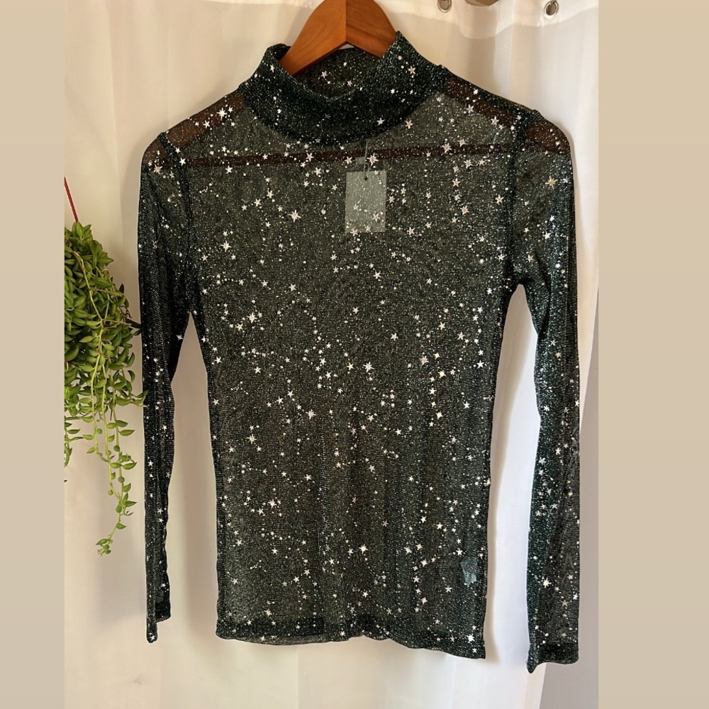 *NEW WITH TAGS* hunter green mesh top with star designs—size small